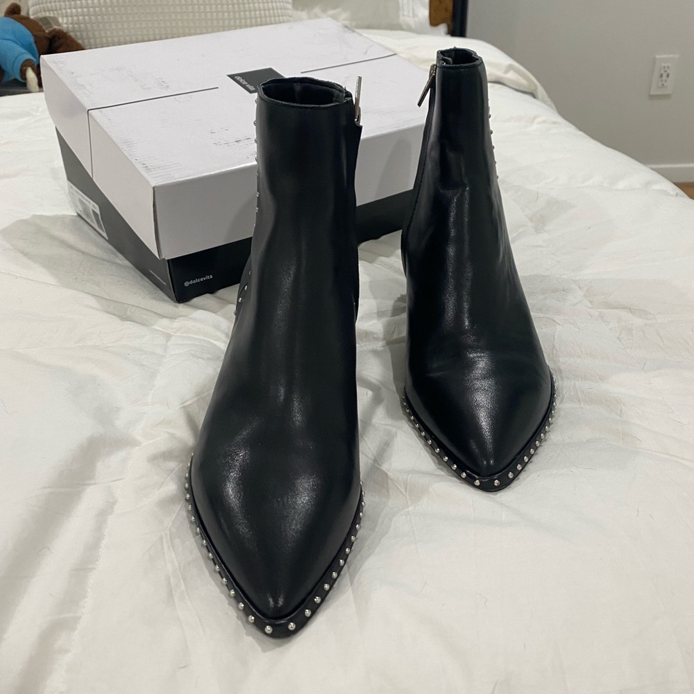 ⭐️ DOLCE VITA ⭐️ STUDDED BOOTIES